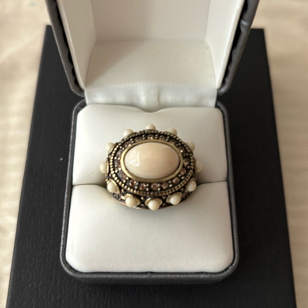 Heidi Daus Rhapsody In Hues Cream Lucite Swarovski Crystals Pave 5 Cocktail Ring